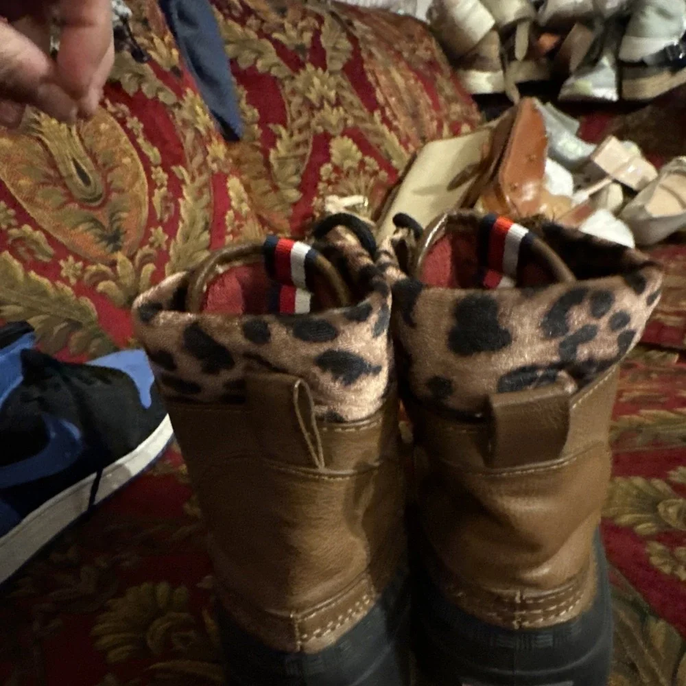 Tommy Hilfiger Snow/Rain Boots Women Size 7